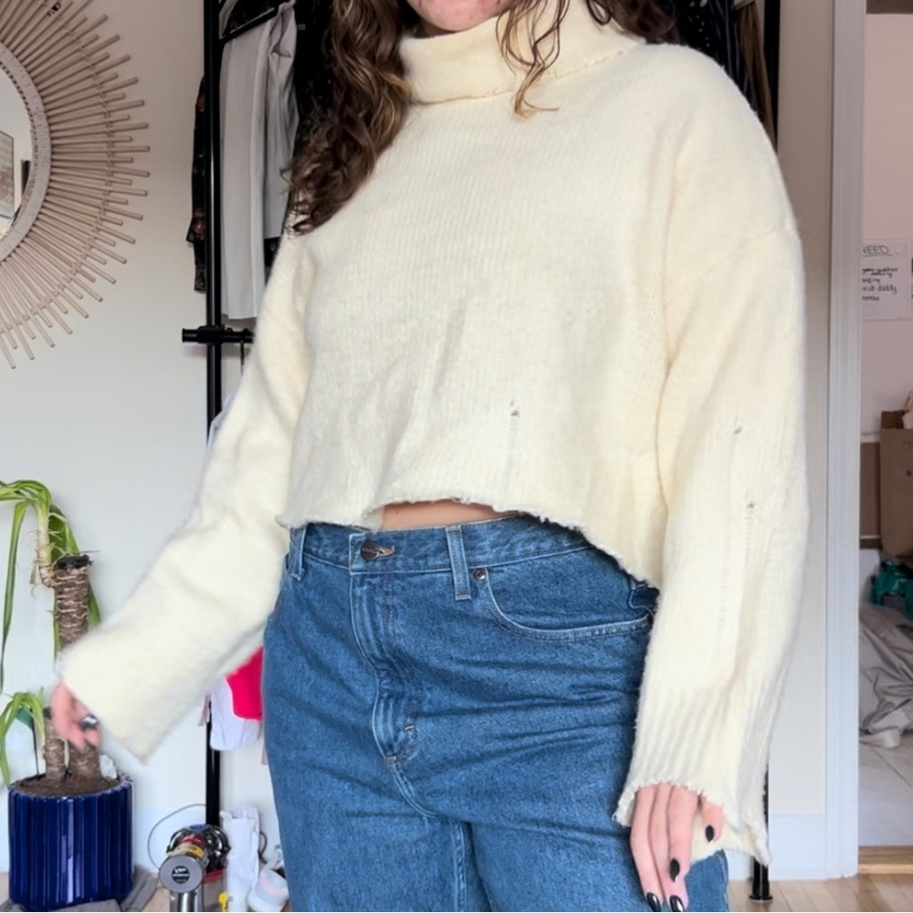 Urban Outfitters Cozy Cream Raw Hem Turtleneck (Size S)